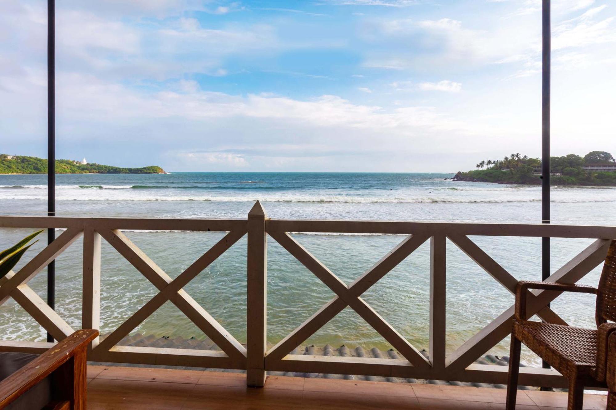 Villa Surf Beach Galle Bagian luar foto