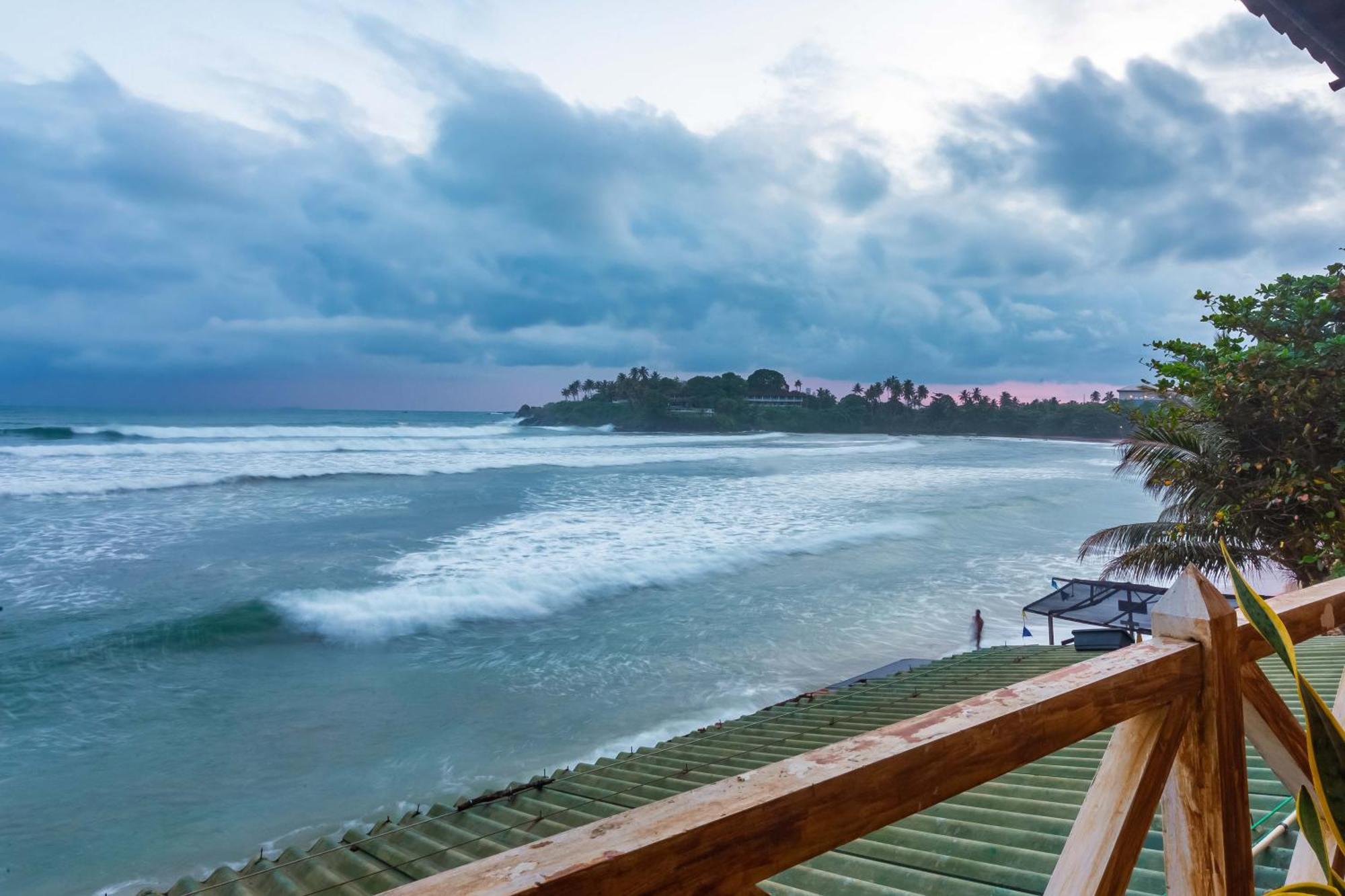 Villa Surf Beach Galle Bagian luar foto