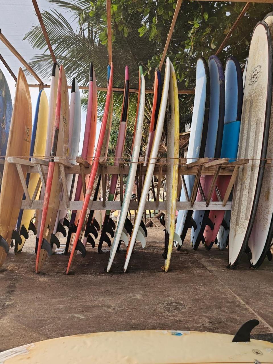 Villa Surf Beach Galle Bagian luar foto