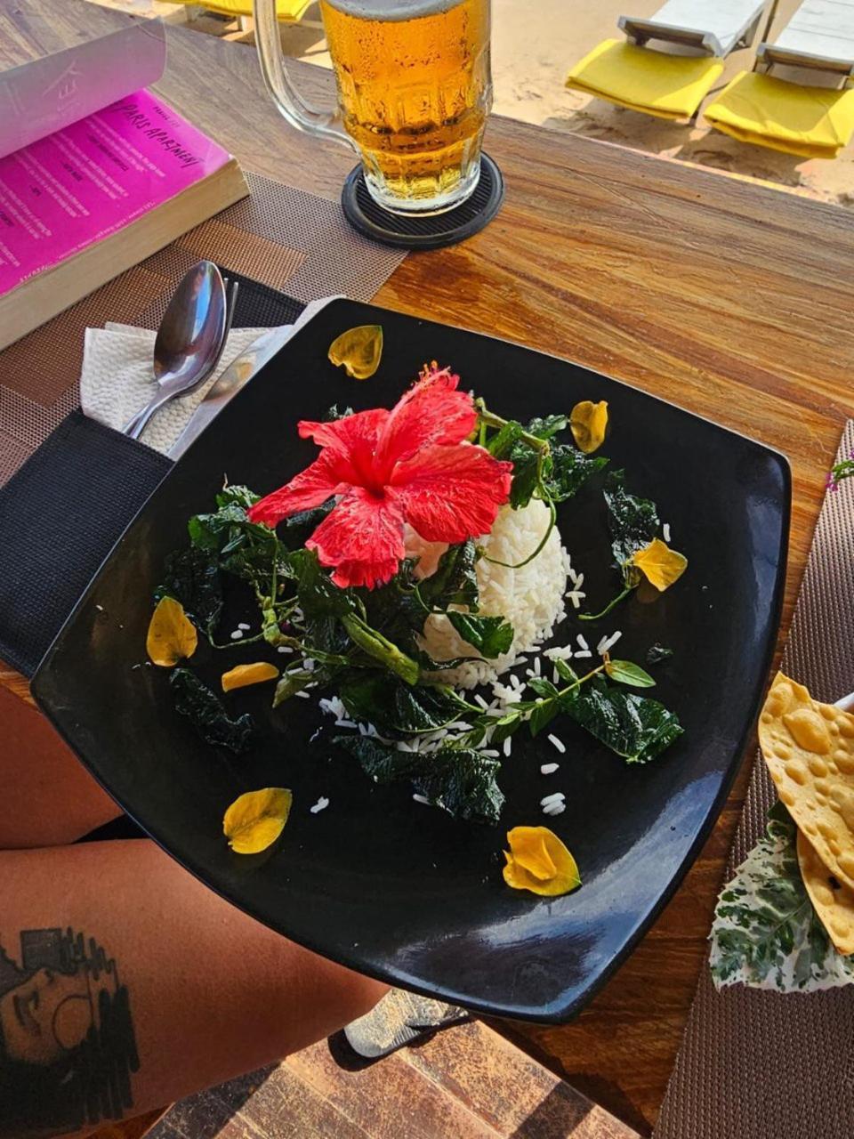 Villa Surf Beach Galle Bagian luar foto