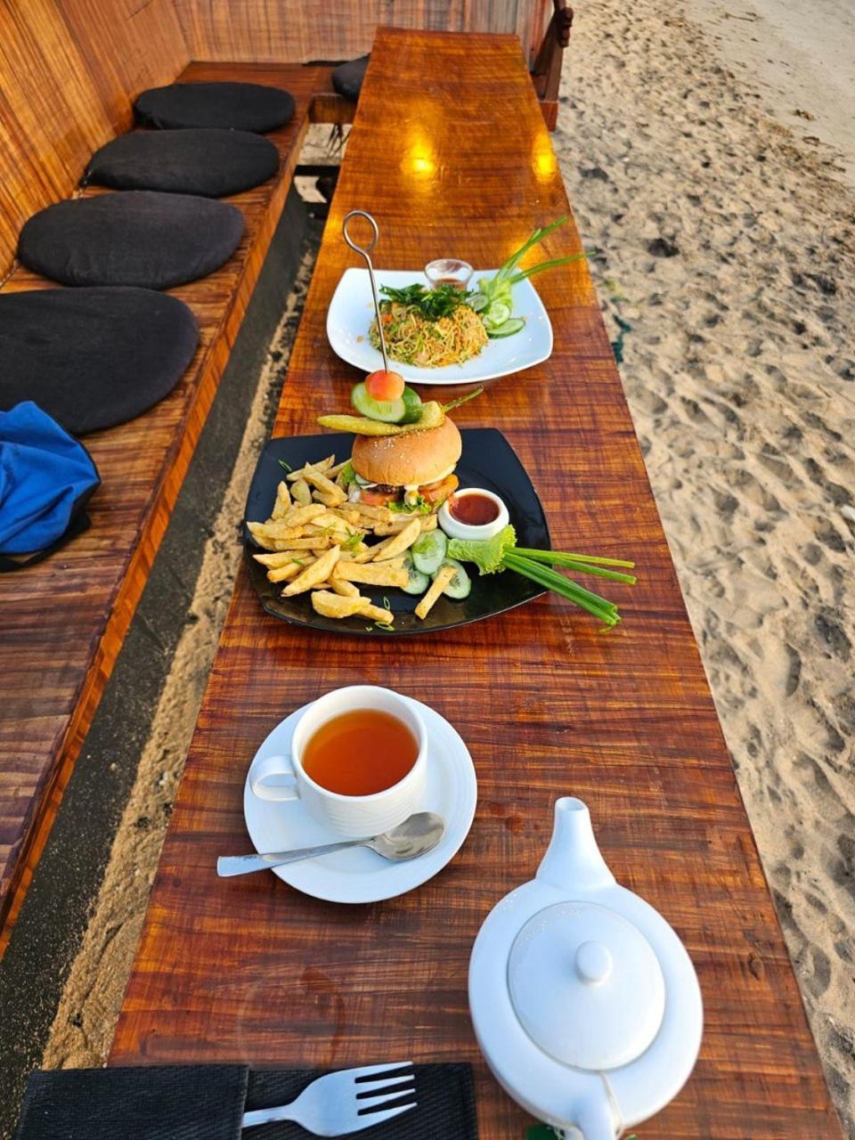 Villa Surf Beach Galle Bagian luar foto