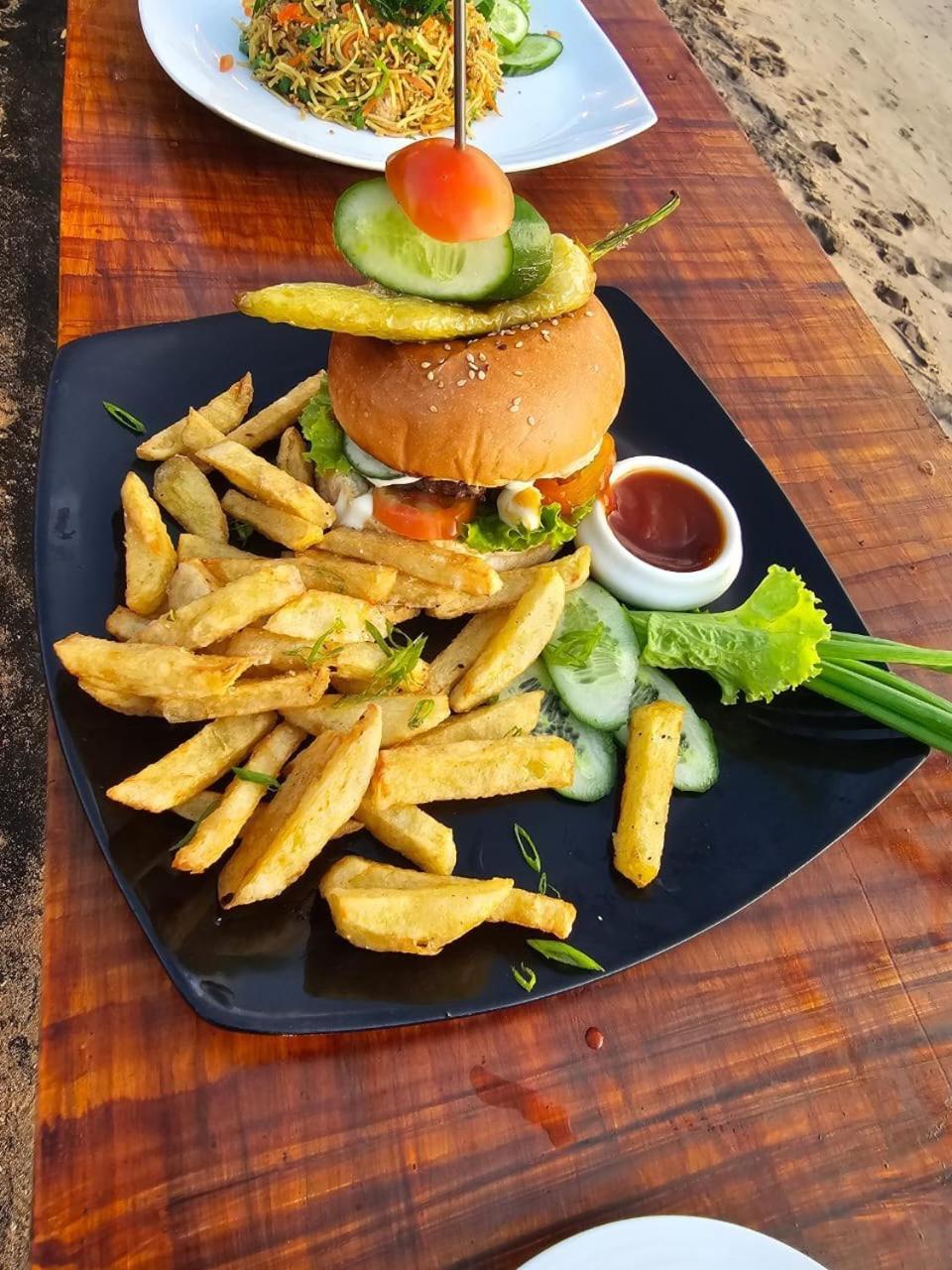Villa Surf Beach Galle Bagian luar foto