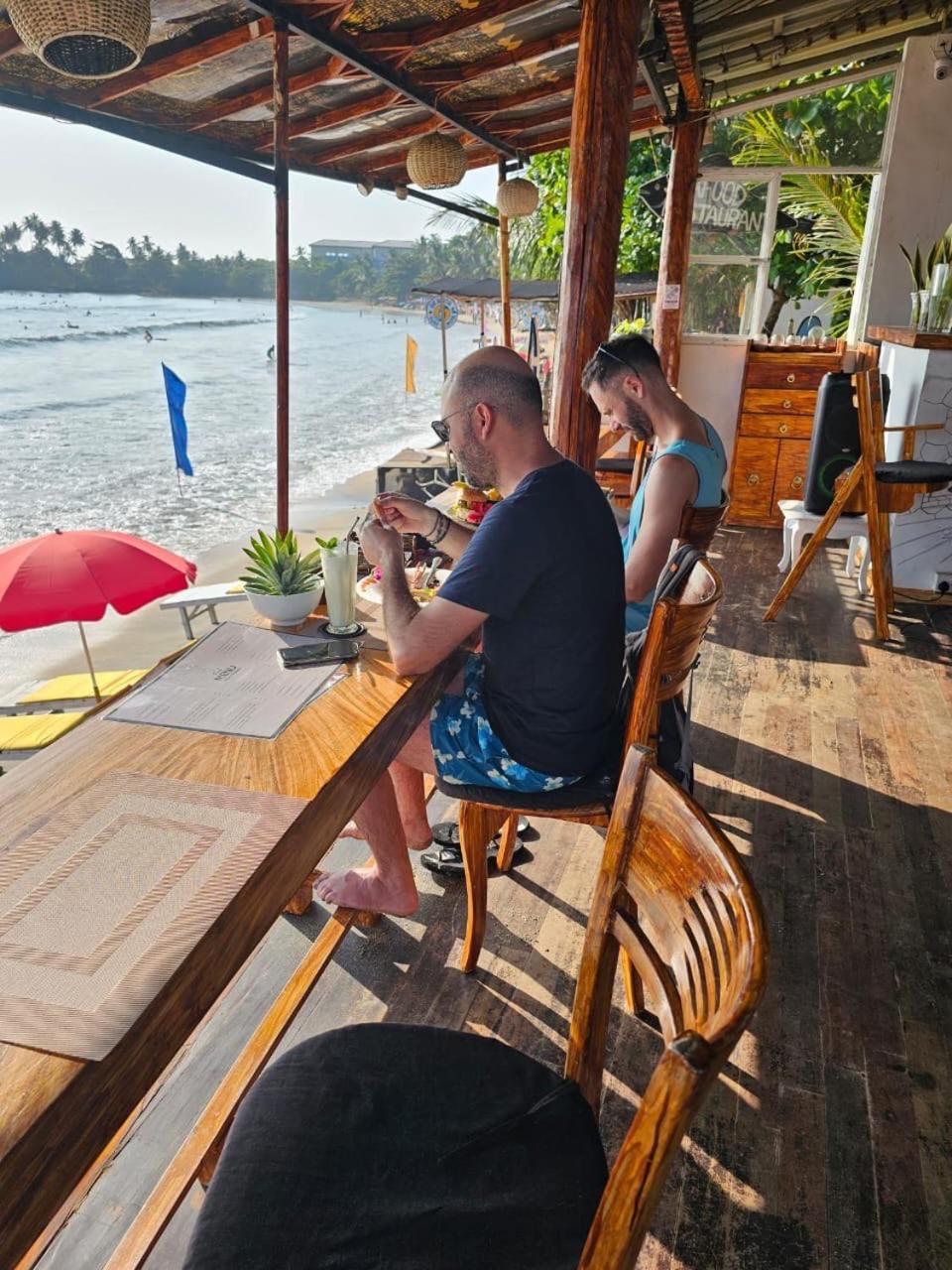Villa Surf Beach Galle Bagian luar foto