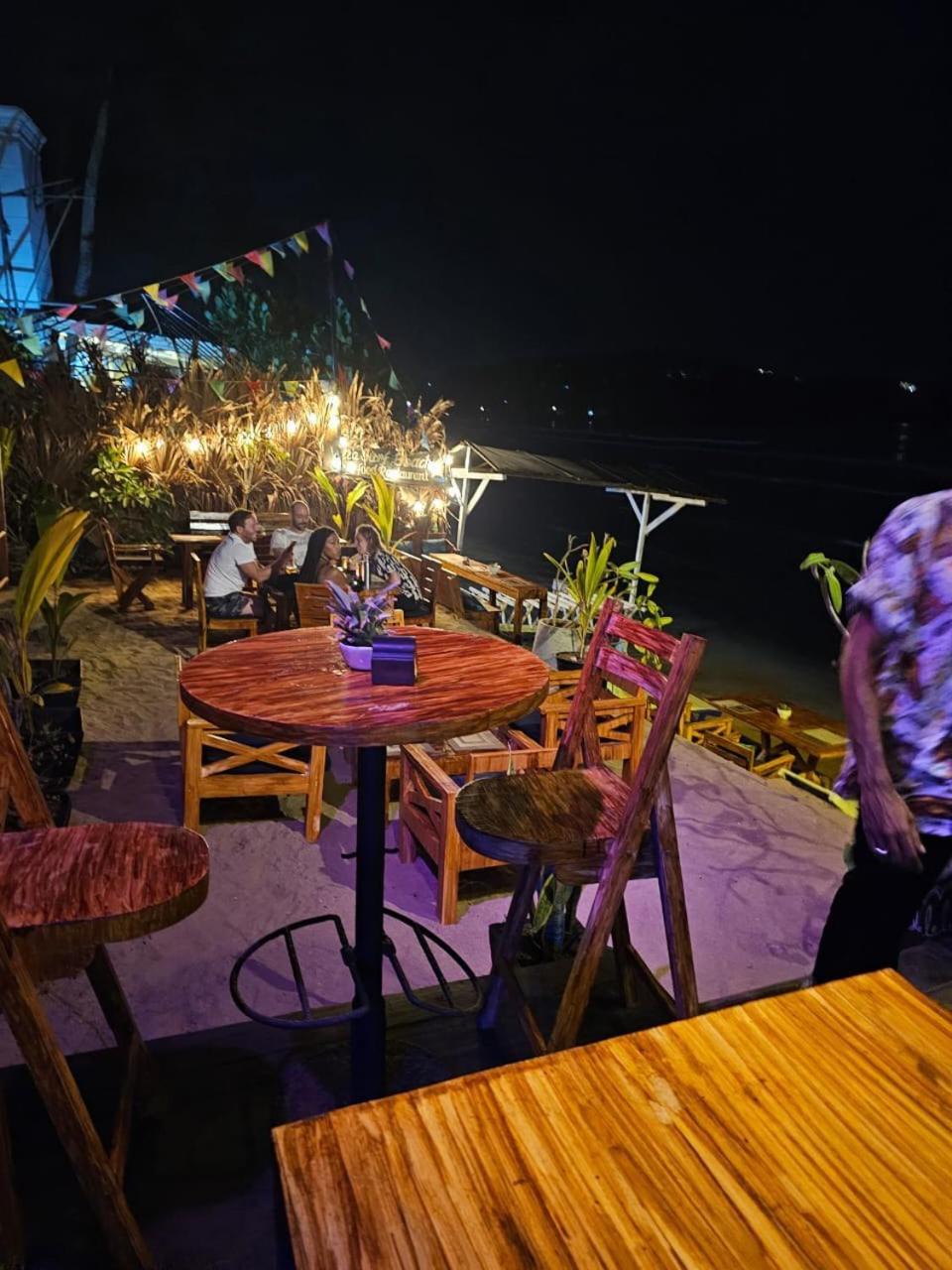 Villa Surf Beach Galle Bagian luar foto