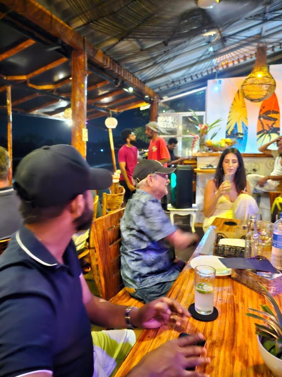 Villa Surf Beach Galle Bagian luar foto