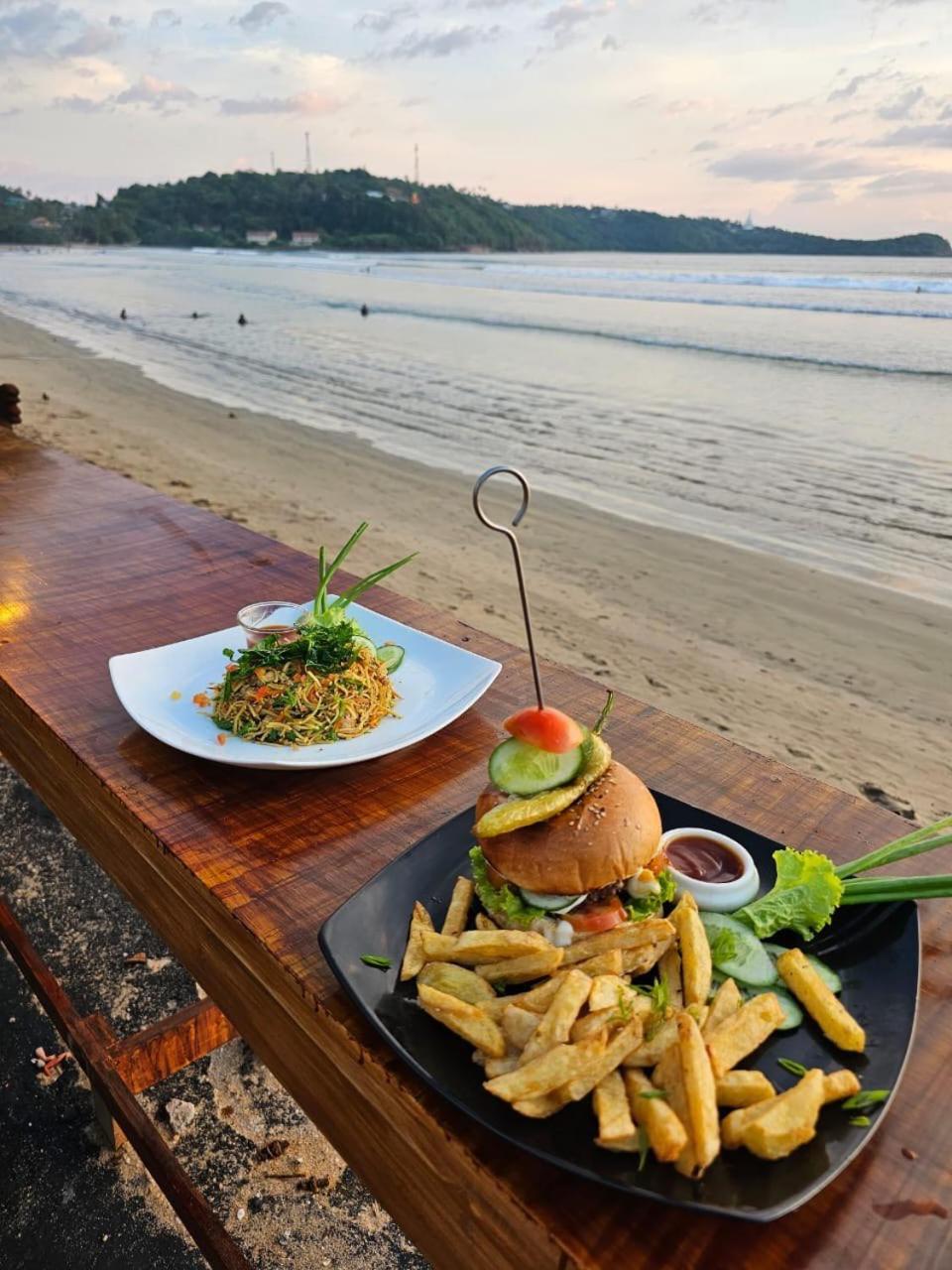 Villa Surf Beach Galle Bagian luar foto