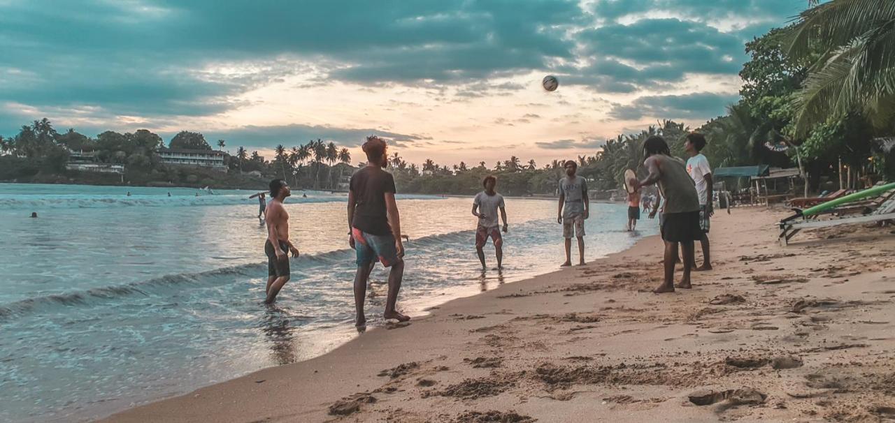 Villa Surf Beach Galle Bagian luar foto